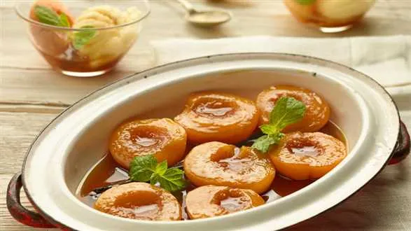 Brzoskwinie pieczone w herbacie