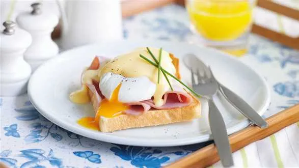 Jajka po benedyktyńsku