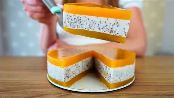 Sernik na zimno z mango i nasionami chia