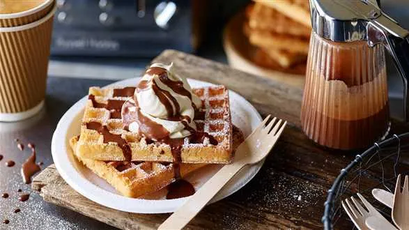 Gofry bananowe z polewą czekoladową