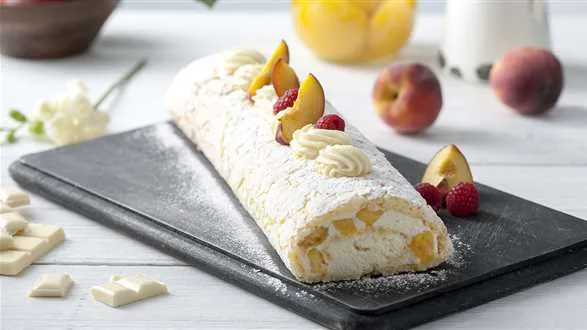 Rolada brzoskwiniowa z serkiem mascarpone