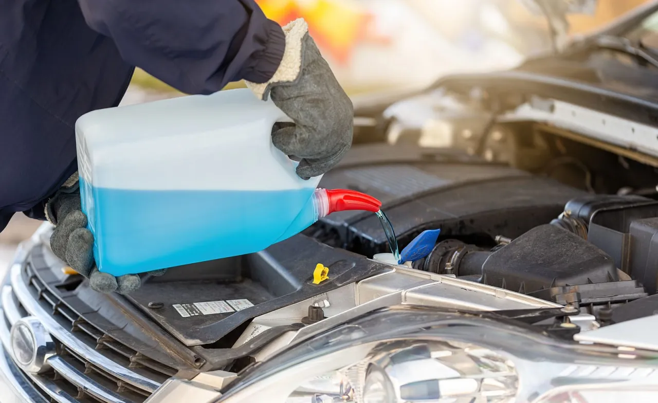 Scheibenwischwasser richtig wählen: Tipps für Sicherheit und Pflege