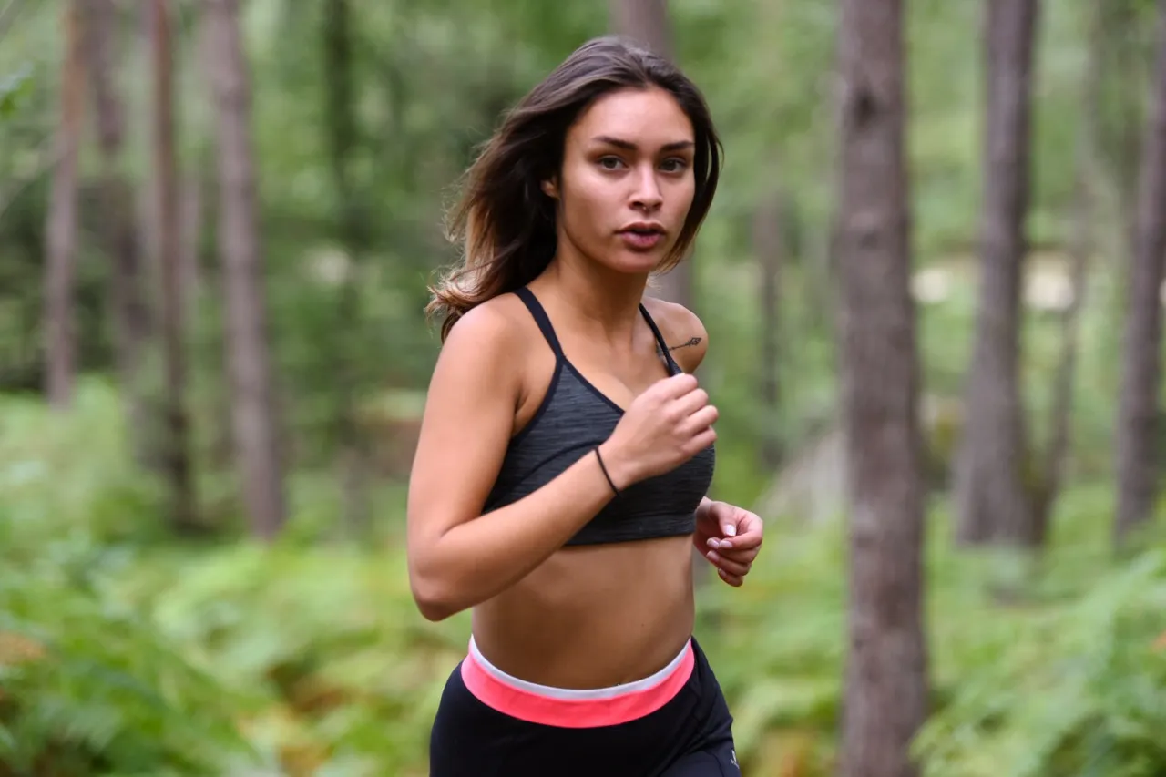 Trening przed czy po śniadaniu: co wybrać dla lepszych efektów?