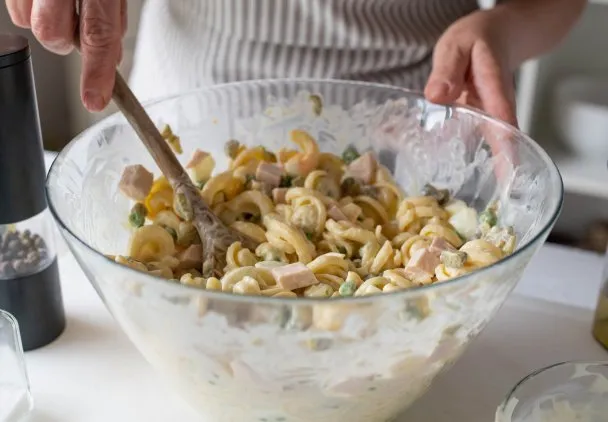 Pyszna sałatka z mix sałat: prosty przepis, który zachwyci twoich gości Pyszna sałatka z mix sałat: prosty przepis, który zachwyci twoich gości