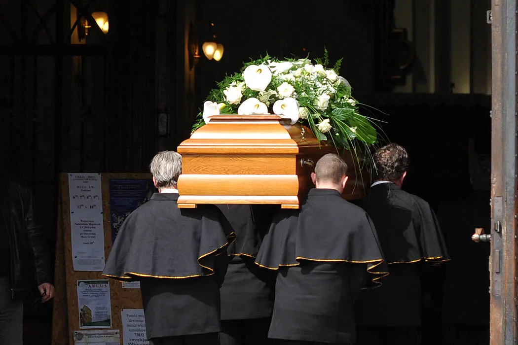 Jak sprawdzić datę pogrzebu w Pabianicach i uniknąć nieporozumień
