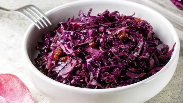 Sałatki do pieczonej gęsi: 10+ pomysłów na idealny dodatek!