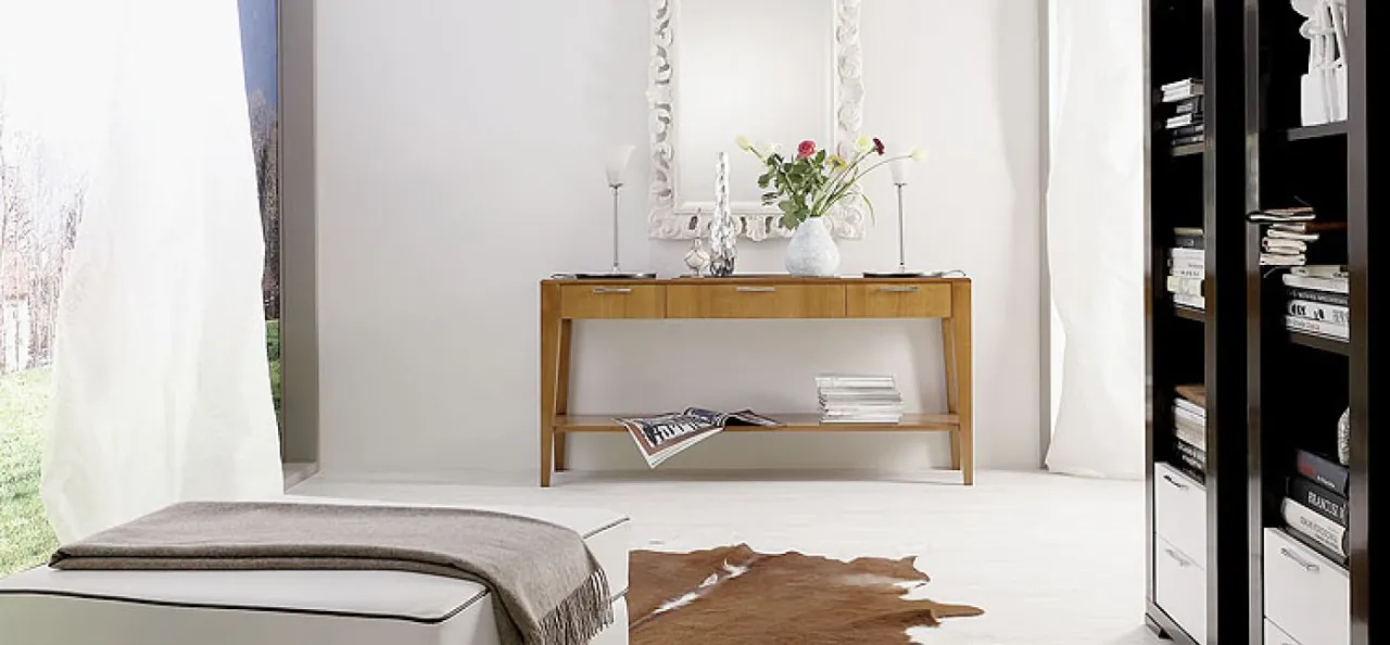 Jak urządzić przedpokój z oknem: 8 pomysłów na stylową aranżację