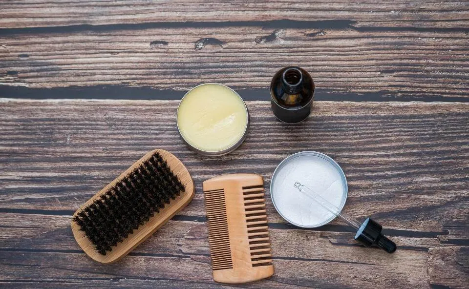 Jak zmiękczyć zarost: skuteczne metody na miękki i gładki zarost