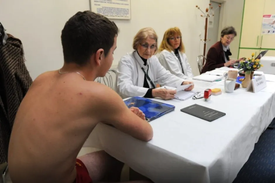 Jak wyglądają badania lekarskie do zawodowej służby wojskowej?