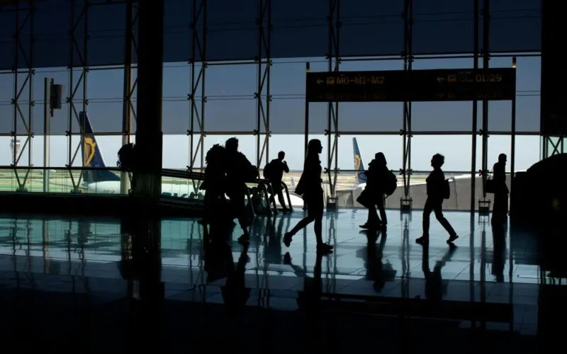 Jak dojechać z Łodzi na lotnisko Chopina - tanie i szybkie opcje podróży