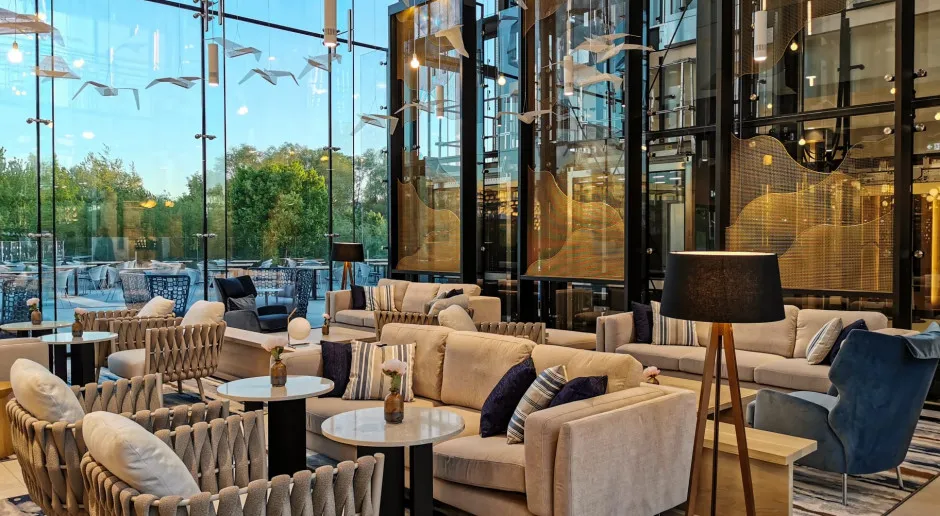 Lobby hotelowe: Jak kreuje pierwsze wrażenie i doświadczenie gościa?