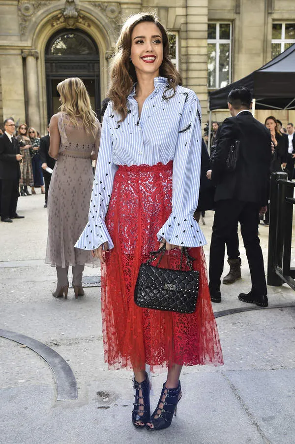 Stylizacje Jessiki Alby: Odkryj jej najpiękniejsze outfity