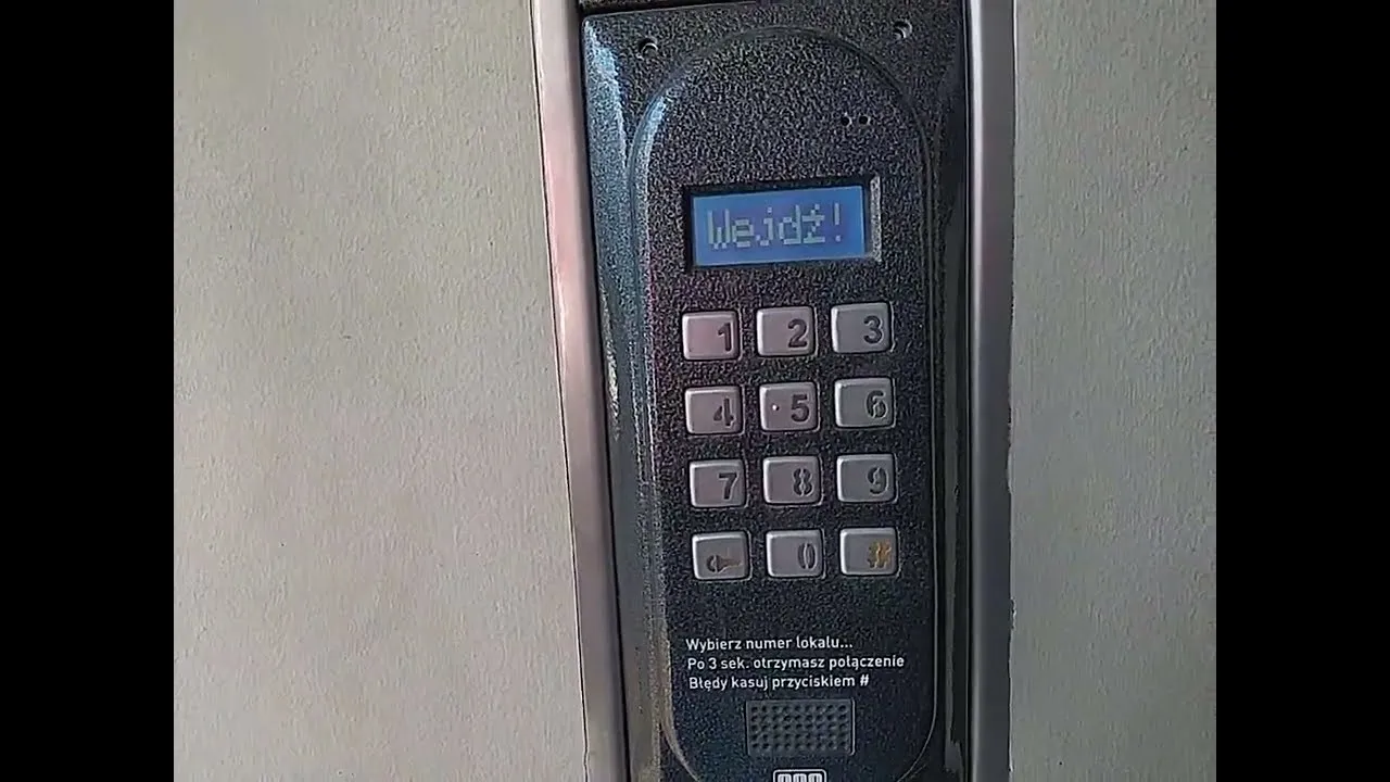 Jak zmienić kod w domofonie Aco? Poradnik krok po kroku