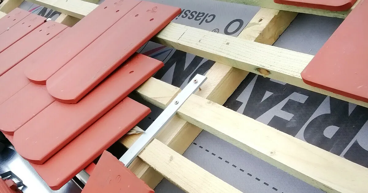 Jakie łaty pod dachówkę wybrać, aby uniknąć problemów z dachem Jakie łaty pod dachówkę wybrać, aby uniknąć problemów z dachem