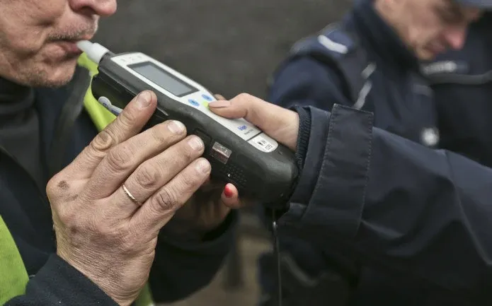 Alkomat czy krew? Wybierz mądrze podczas kontroli trzeźwości