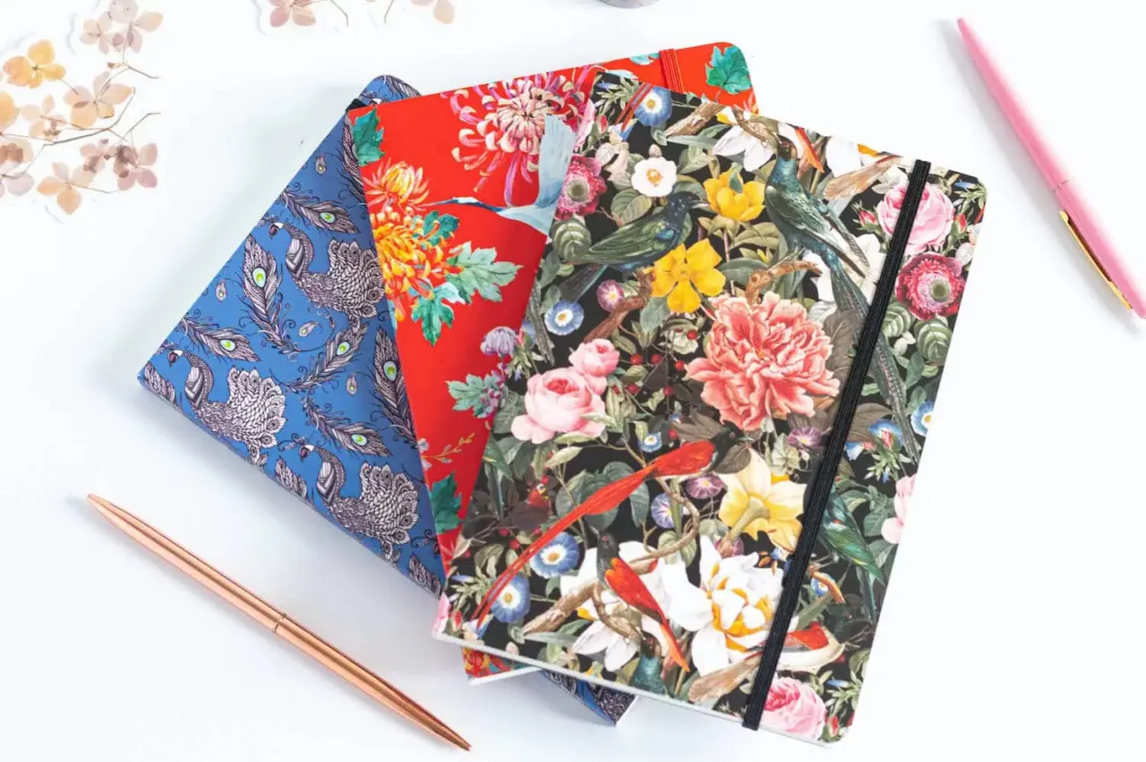 Zeszyt w kropki: Twój przewodnik po BuJo, notatkach i kaligrafii