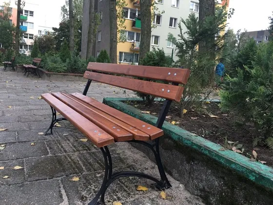 Żeliwne nogi do ławki: wybór, montaż i jak zapewnić stabilność mebla?