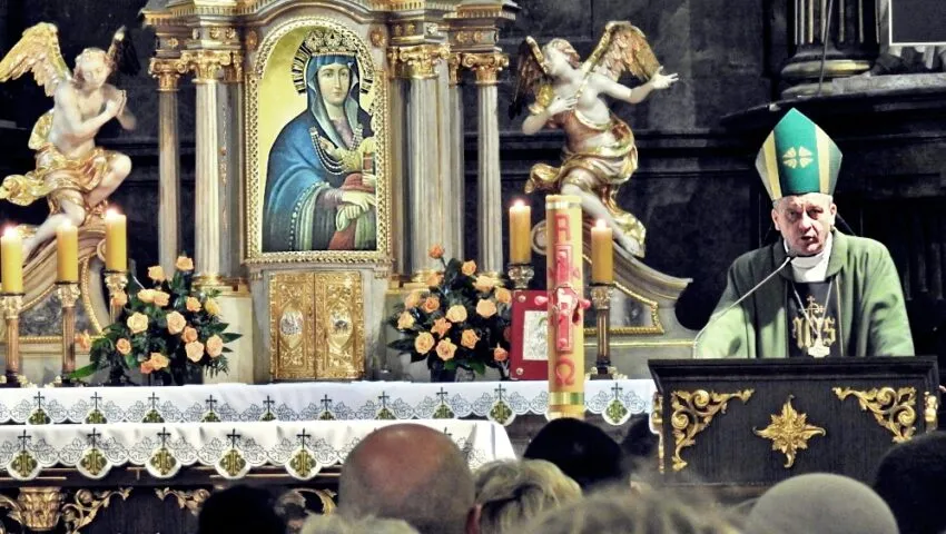 O której msza święta w telewizji? Sprawdź godziny i kanały transmisji