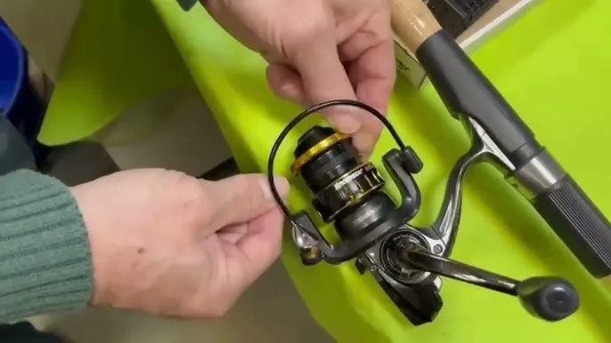 Jak zamontować kołowrotek na wędce? Prosty poradnik krok po kroku