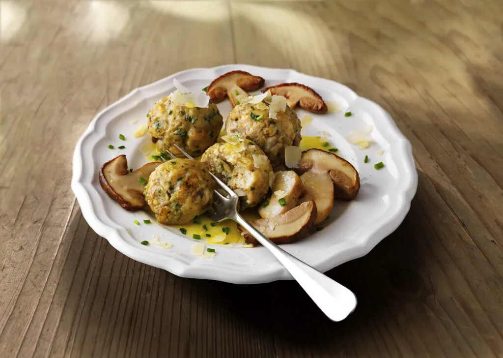 Hauptgerichte zu Semmelknödeln: Klassiker & vegetarische Ideen