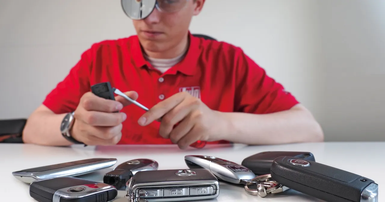 Jak łatwo wymienić baterię w kluczyku Seat Leona - kompletna instrukcja krok po kroku