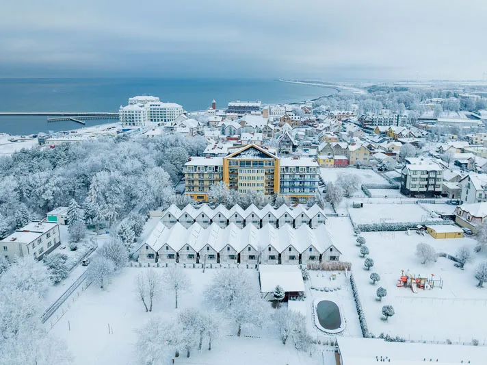 Gdzie zimą nad morze z dzieckiem – najlepsze miejsca na rodzinny wypoczynek