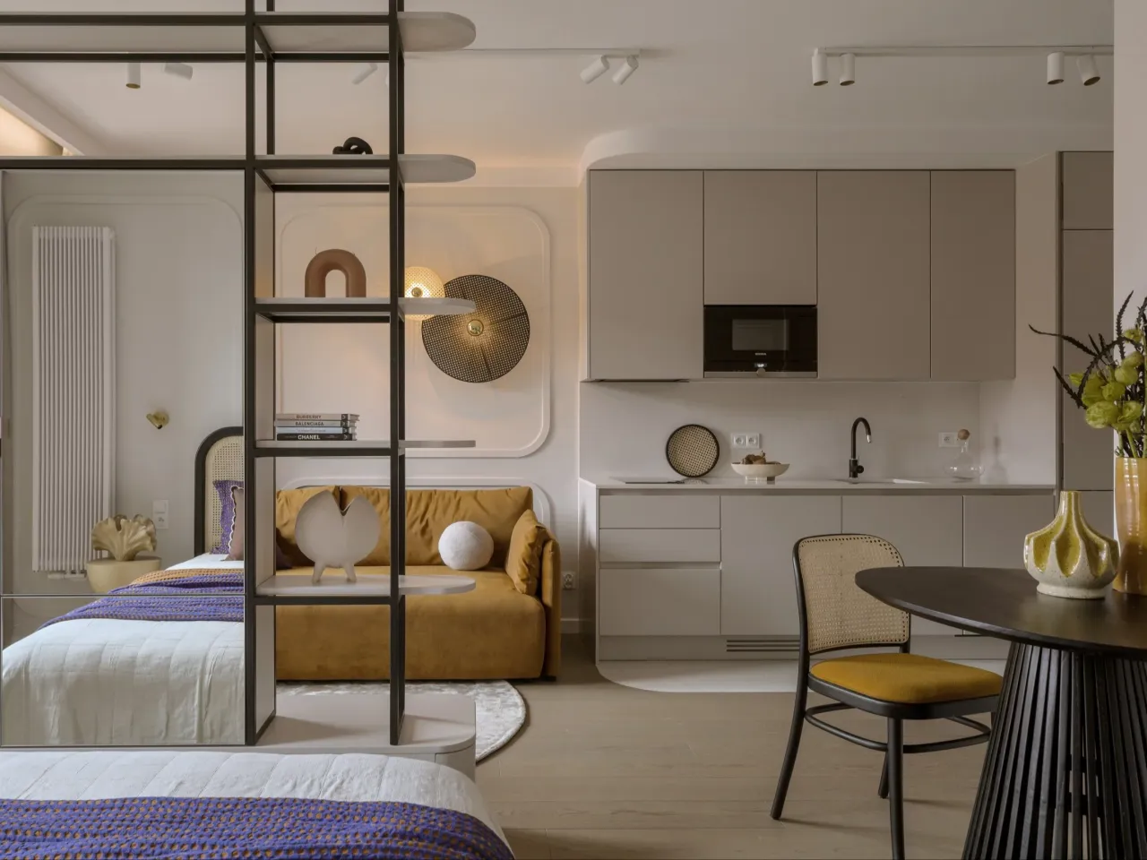 Malutkie mieszkanie jak urządzić: 5 trików na funkcjonalną przestrzeń