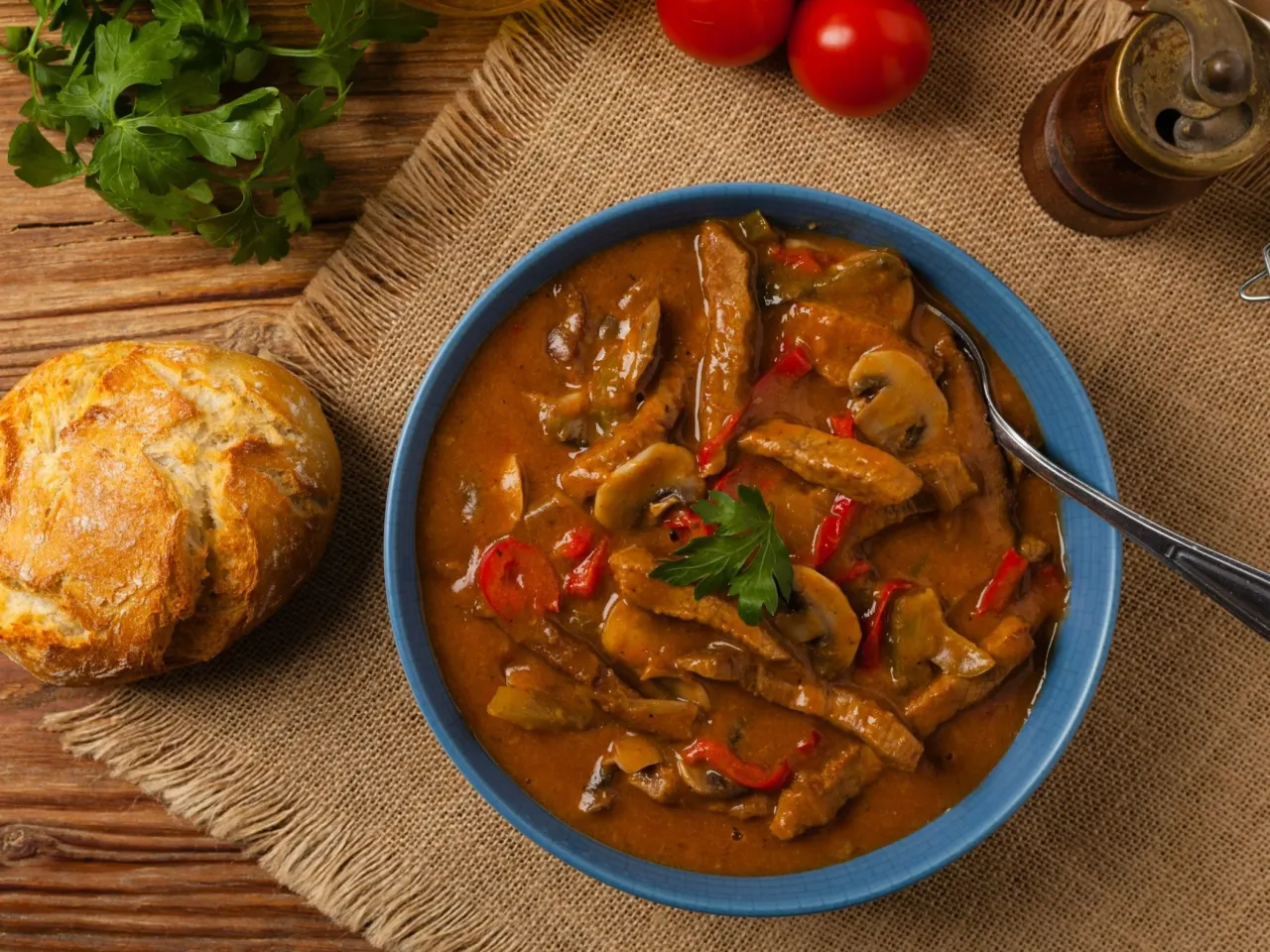 Aromatyczny strogonow z wieprzowiny - przepis na pyszny obiad