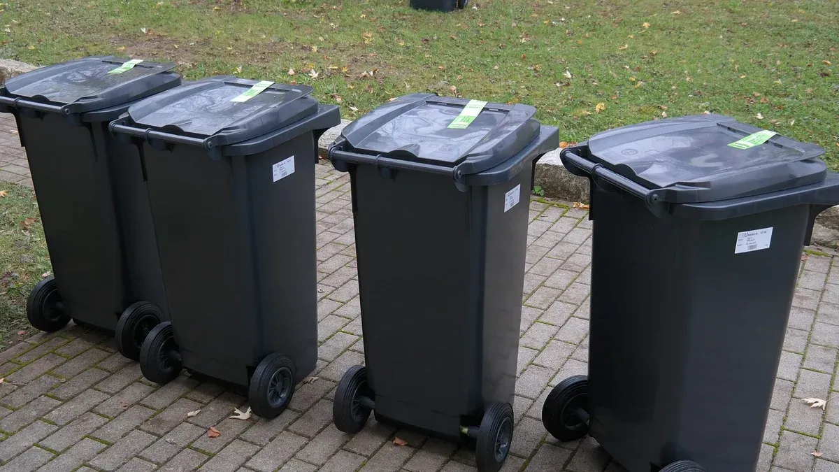 Od czego zależy opłata za śmieci i jak uniknąć wysokich kosztów?