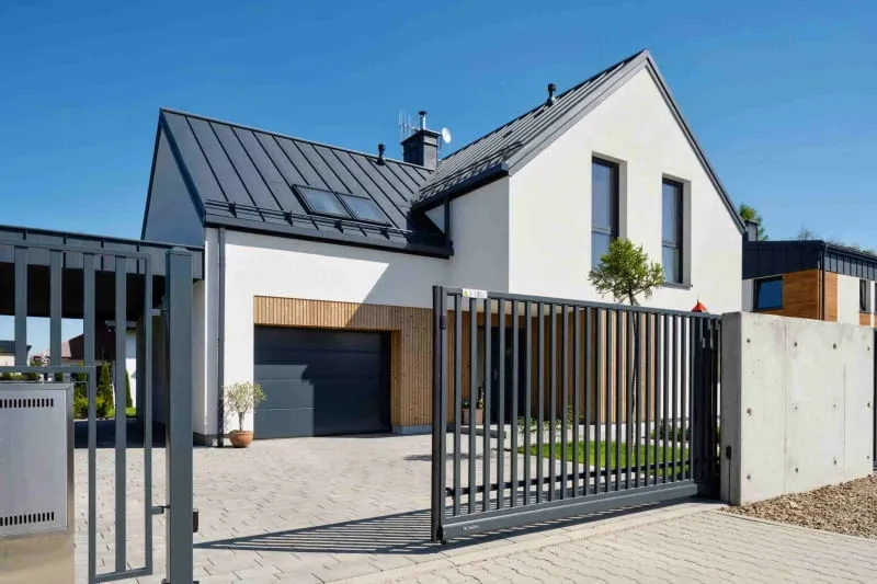 Jak wysokość bramy wjazdowej wpływa na komfort i przepisy budowlane Jak wysokość bramy wjazdowej wpływa na komfort i przepisy budowlane