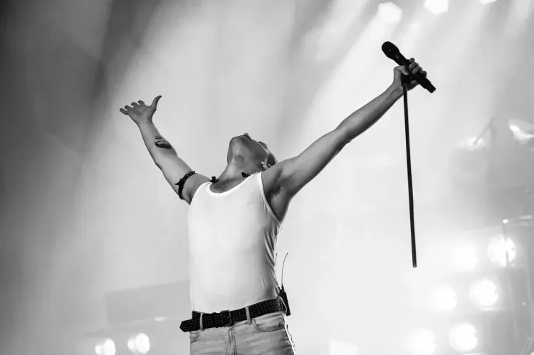 Ile trwa koncert tribute to? Odkryj czas trwania wydarzenia muzycznego