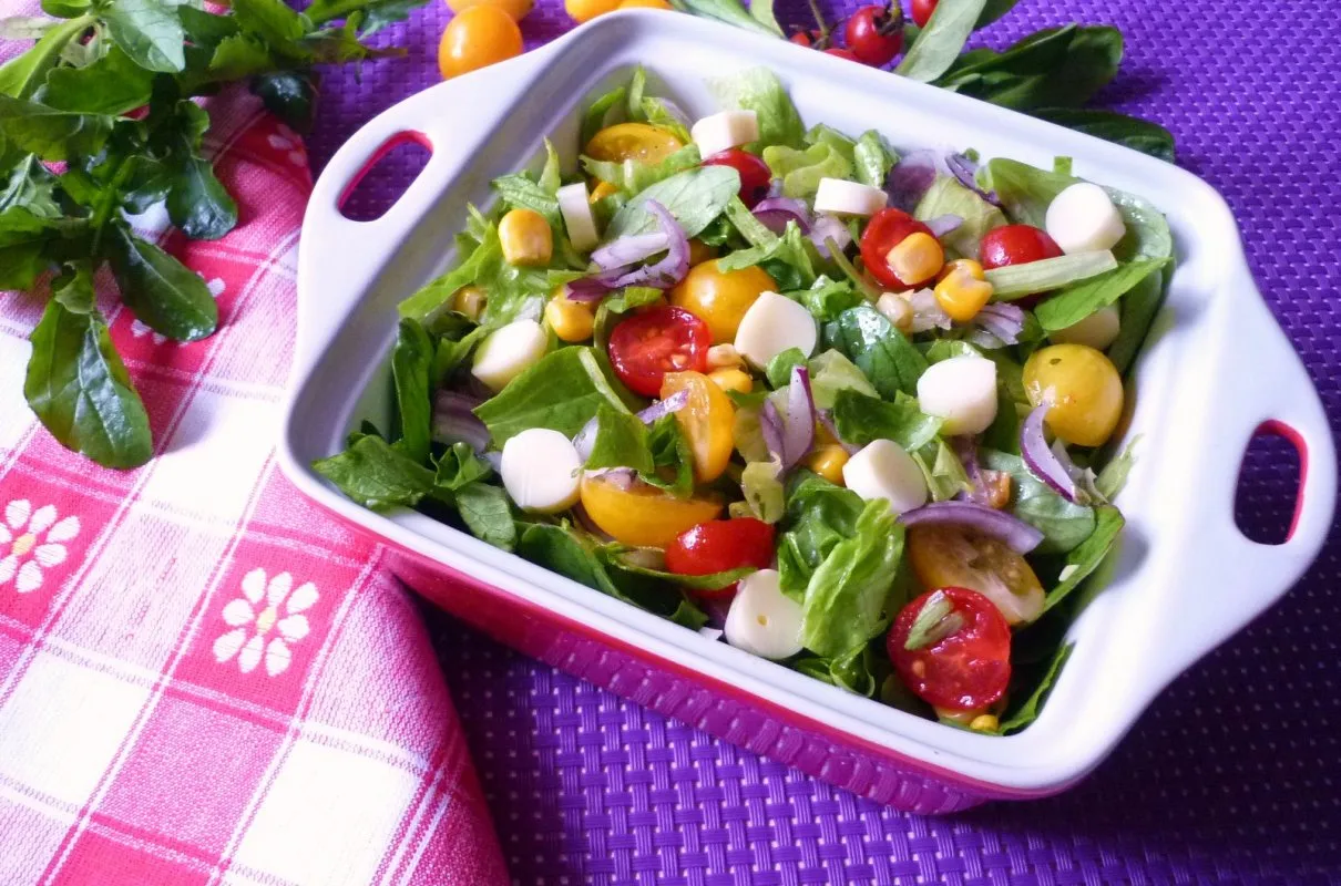 Jak zrobić pyszną sałatkę z mix sałat – prosty przepis i porady dla każdego