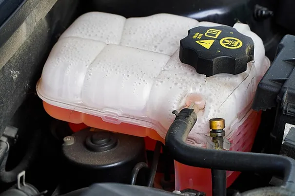 Gdzie wlać płyn do chłodnicy vw polo, aby uniknąć przegrzania silnika