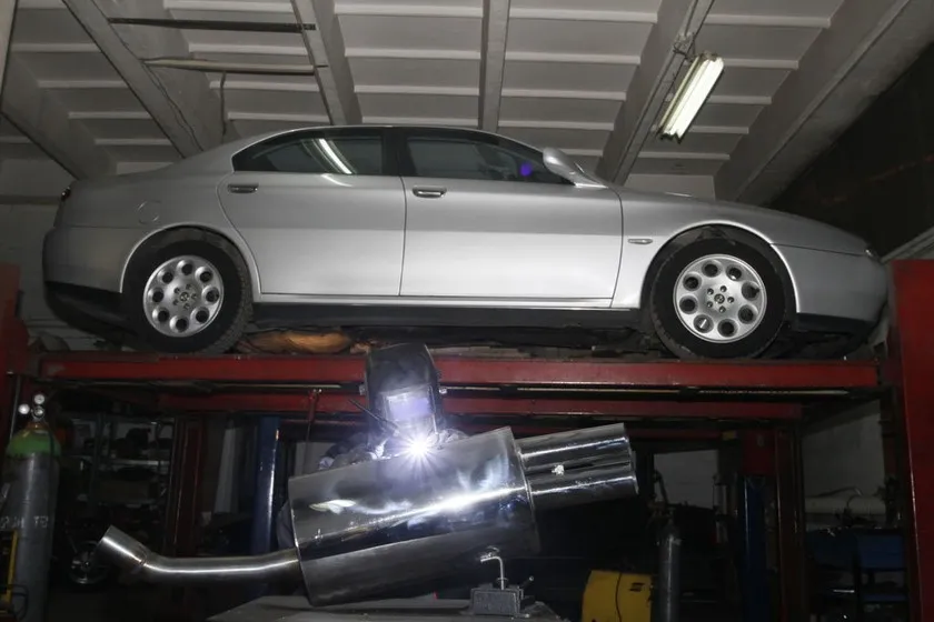 Jak zrobić strzały z wydechu - skuteczne modyfikacje i porady