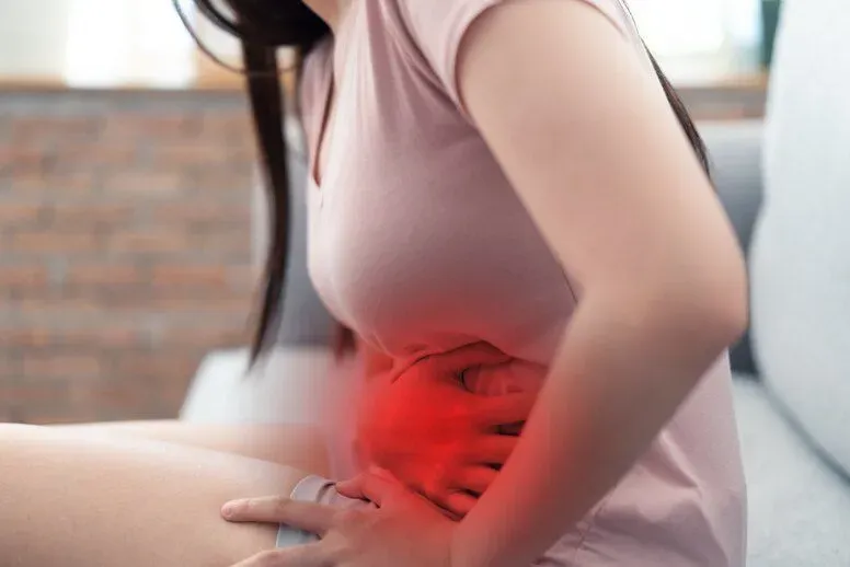 Ból żołądka w nocy, który wybudza ze snu – przyczyny i rozwiązania