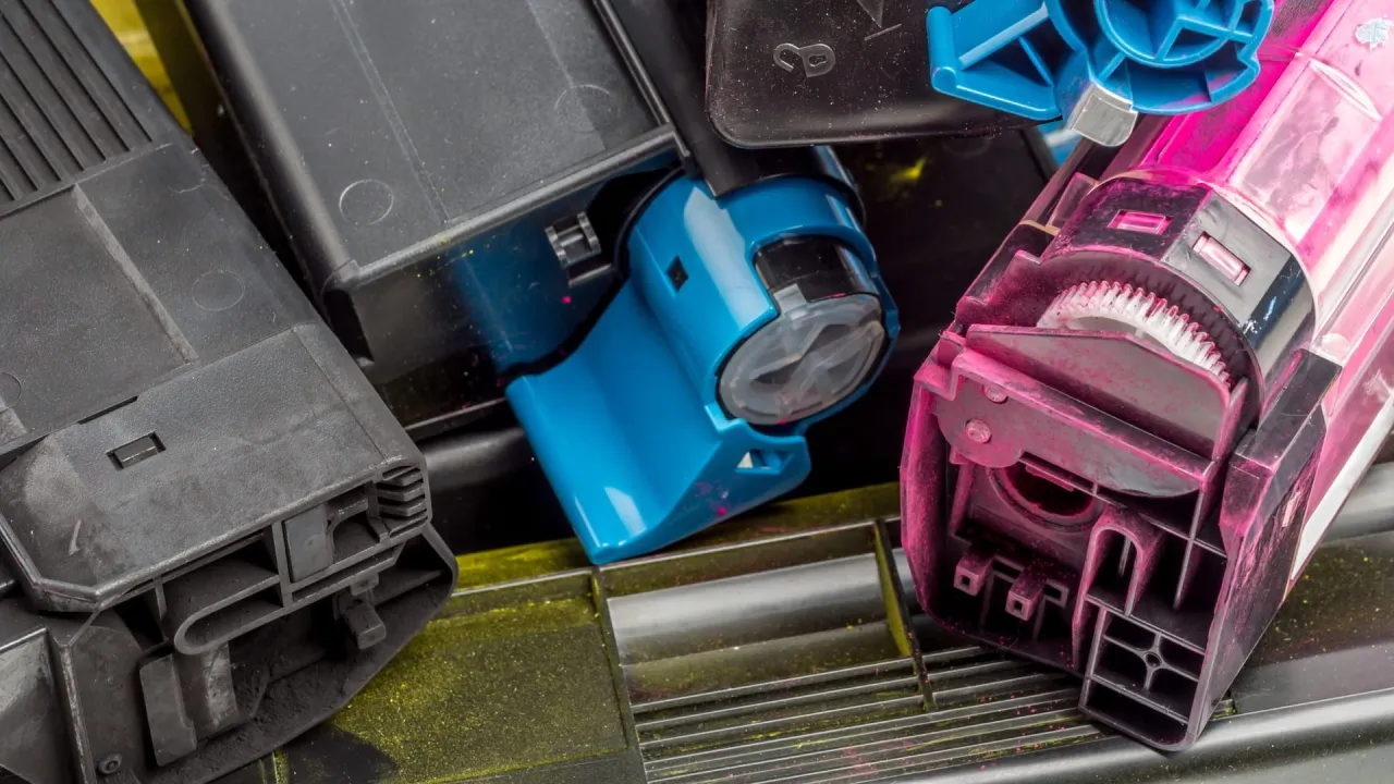 Gdzie wyrzucić zużyty toner? Oto najlepsze sposoby na recykling