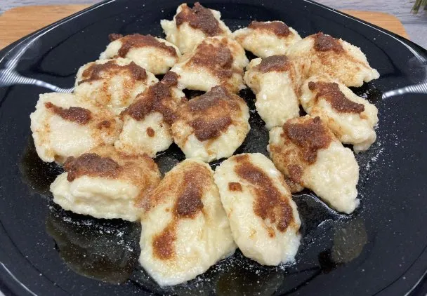 Jak zrobić kluski z serem – prosty przepis na pyszne danie domowe