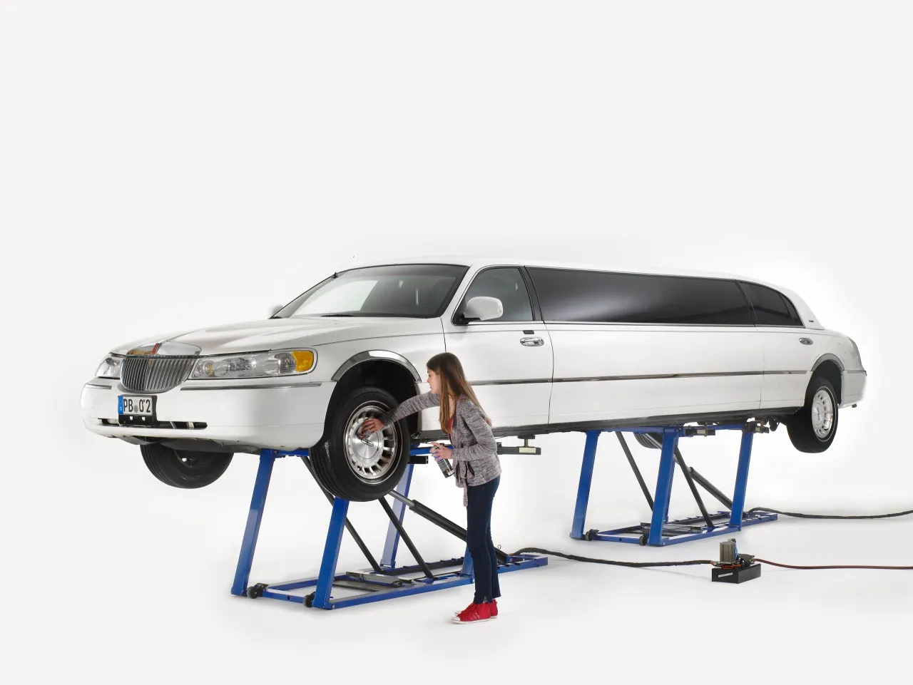 Jak wybrać mobilny podnośnik nożycowy? 5 cech, na które uważaj