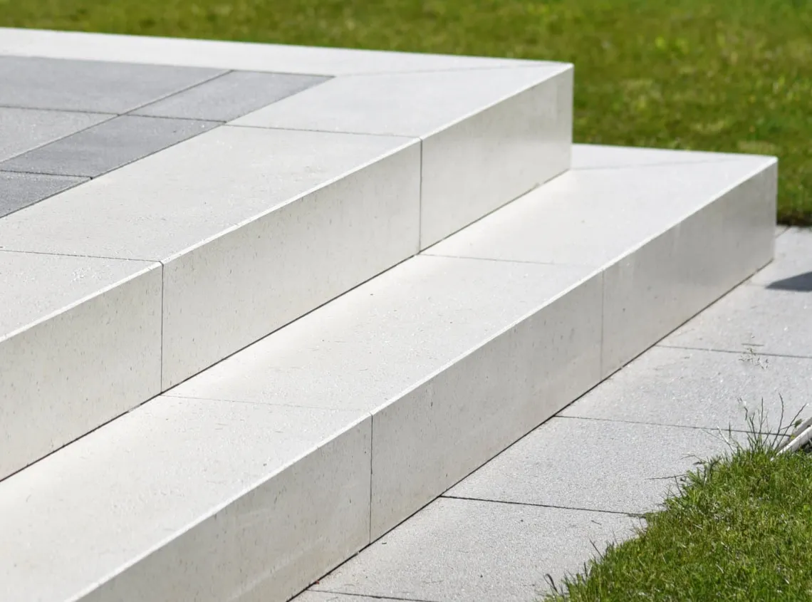 Jak wykonać schody z betonu architektonicznego - uniknij najczęstszych błędów