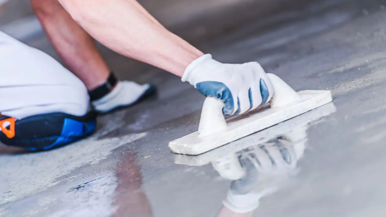 Jaki beton na posadzkę w warsztacie, aby uniknąć kosztownych napraw?