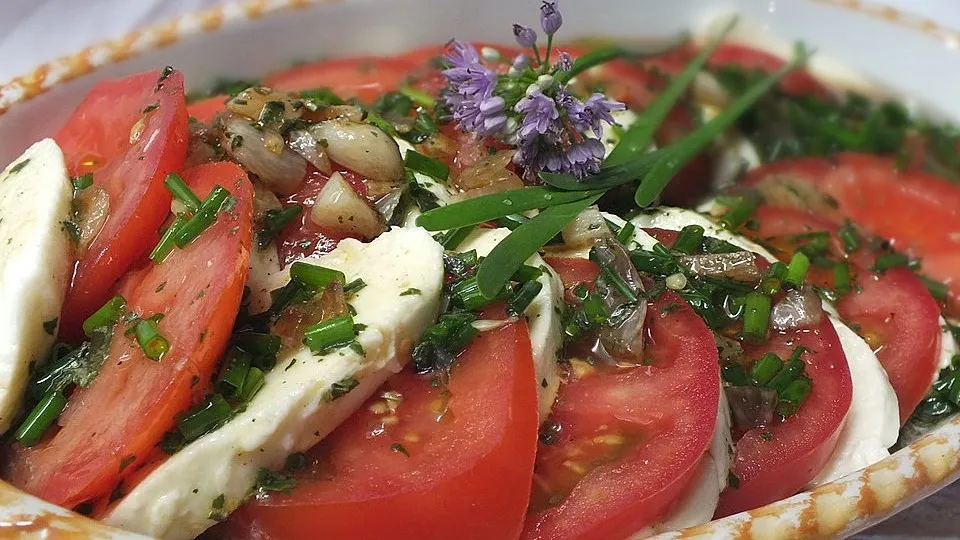 Tomaten-Mozzarella-Salat: Das beste Rezept & Tipps für Genießer
