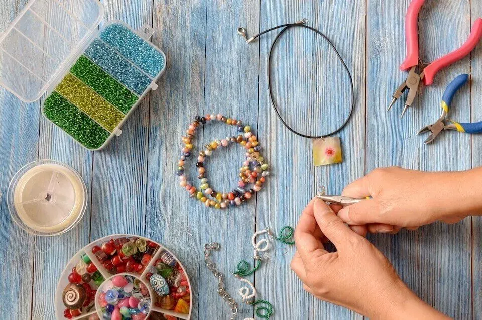 Jak zrobić biżuterię ze srebra - proste techniki i najważniejsze wskazówki