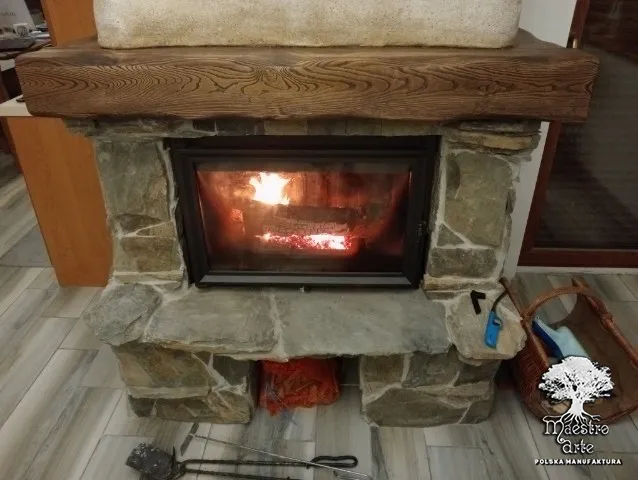 Jak zamontować drewnianą belkę nad kominkiem: 7 prostych kroków