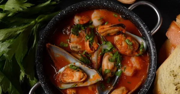 Jakie przyprawy do zupy rybnej, aby wzbogacić jej smak i aromat?