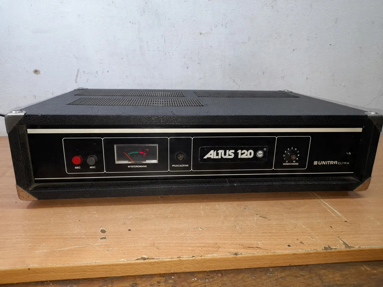 Wzmacniacz estradowy Unitra - poznaj jego unikalne cechy i zastosowanie