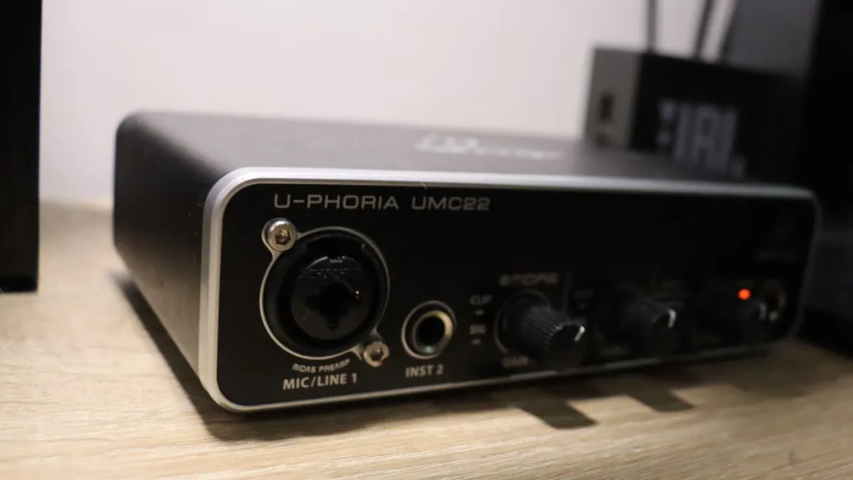 Jak podłączyć gitarę elektryczną do laptopa - proste kroki i porady