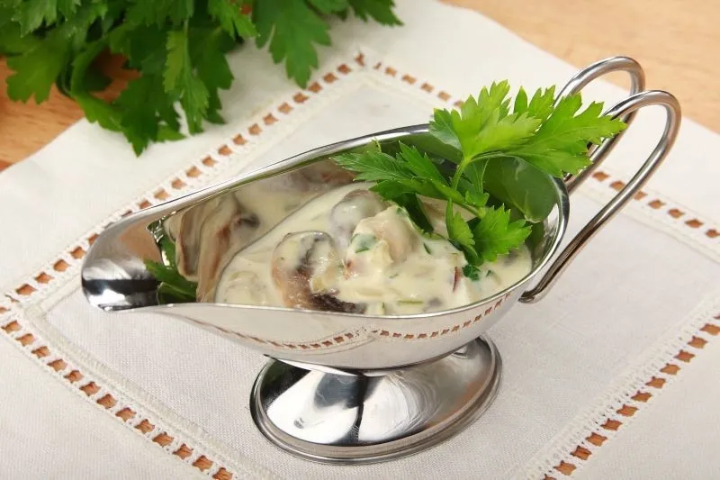 Jak zrobić sos pieczarkowy? Przepis, triki i uniknij błędów!