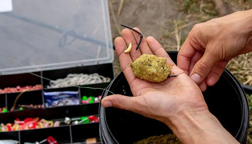 Jaki pellet na haczyk wybrać, aby skutecznie łowić ryby?
