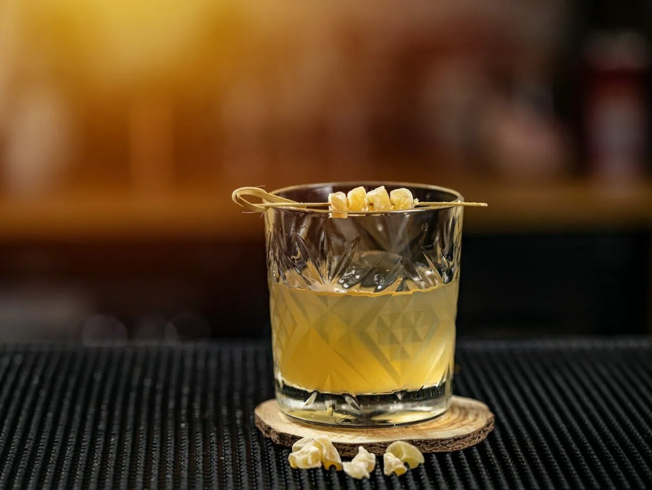 Ballantine's z colą - Twój przepis na barowy smak w domu