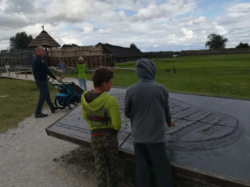 Żnin atrakcje dla dzieci: Rodzinne wyprawy w sercu Pałuk